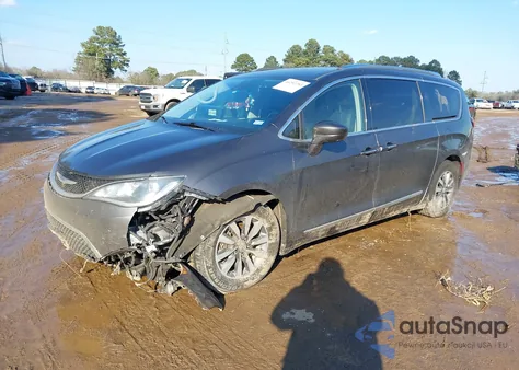 2020 Chrysler Pacifica Touring L Plus z USA, uszkodzony, nr VIN 2C4RC1EG4LR127015